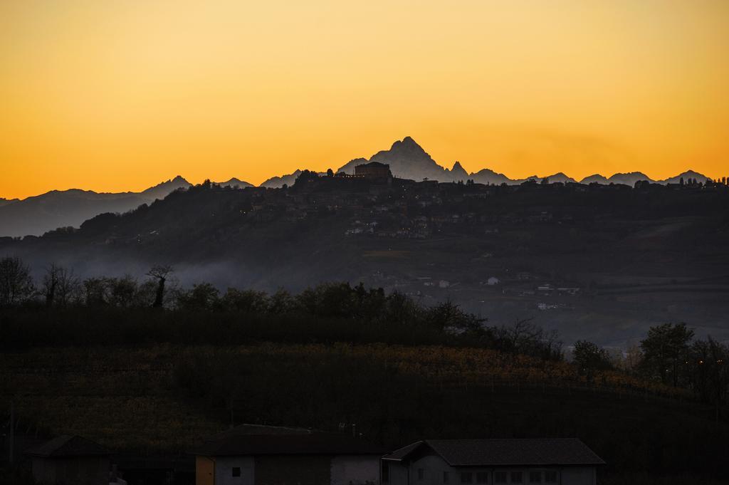 Bed and Breakfast Cascina La Corte Нейве Экстерьер фото