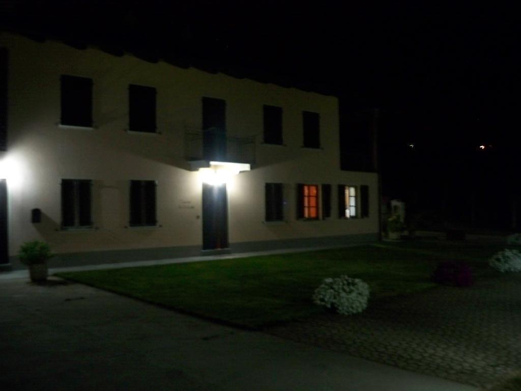 Bed and Breakfast Cascina La Corte Нейве Экстерьер фото